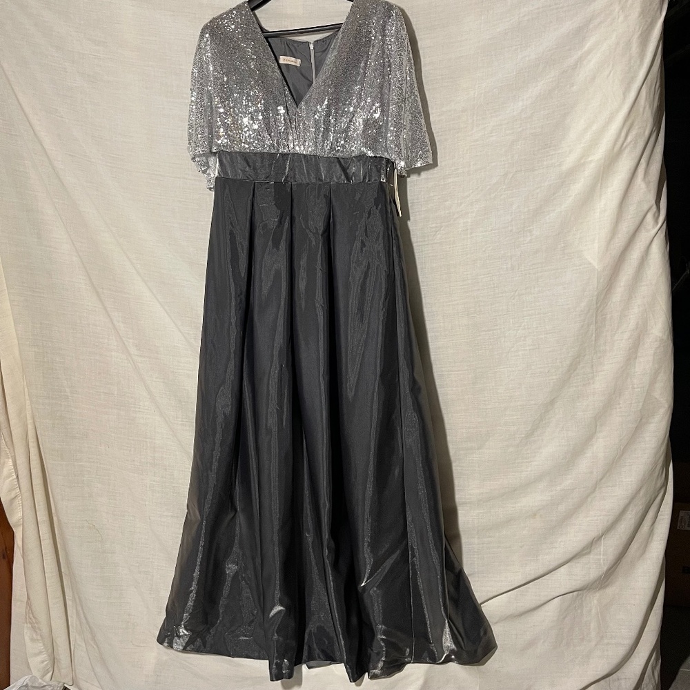 TS Couture Ladies Silver Gray Prom, Ball, Formal Maxi Gown. Bling, Glittery NWT